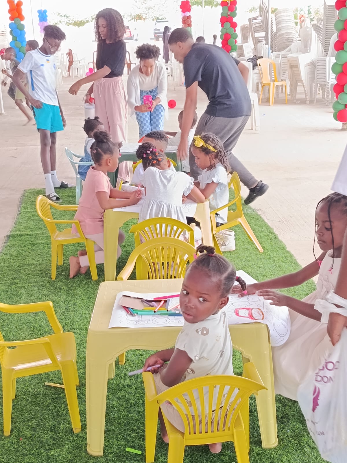 CRIANÇAS DA ESCOLA SABATINA DA IGREJA PENTECOSTAL DE FÉ E LIBERTAÇÃO REGRESSAM ÀS AULAS ESTE SÁBADO